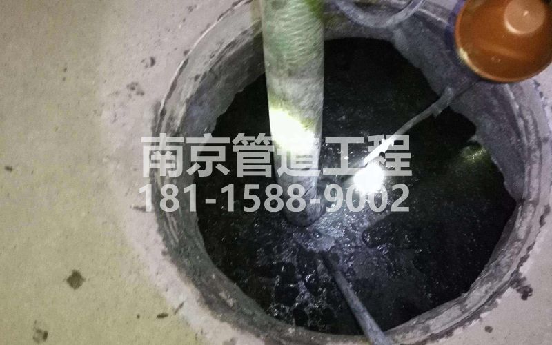 216雨花台清理化粪池